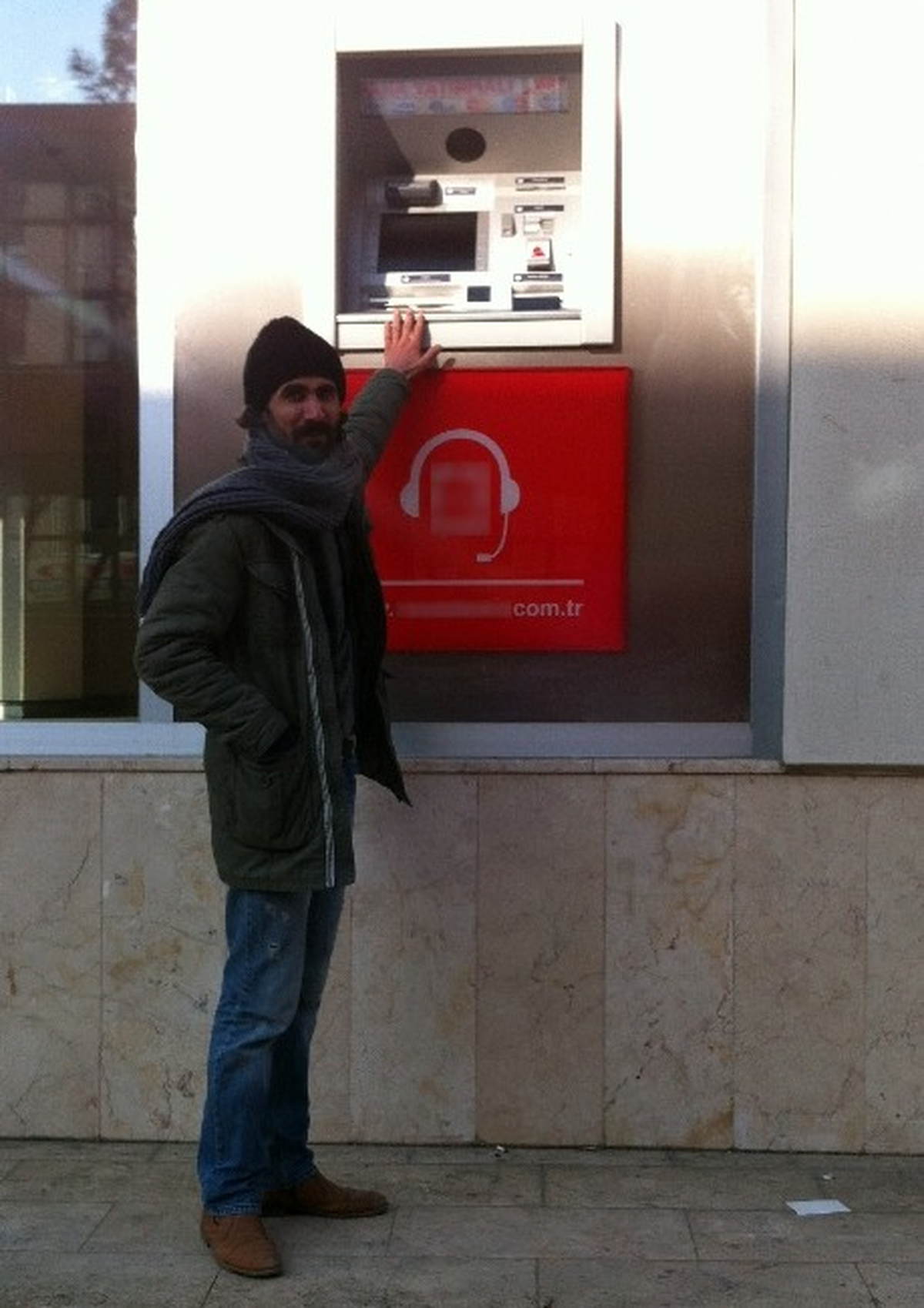 İnsan Boyunu Geçen Atm\'ye Vatandaş Tepkisi