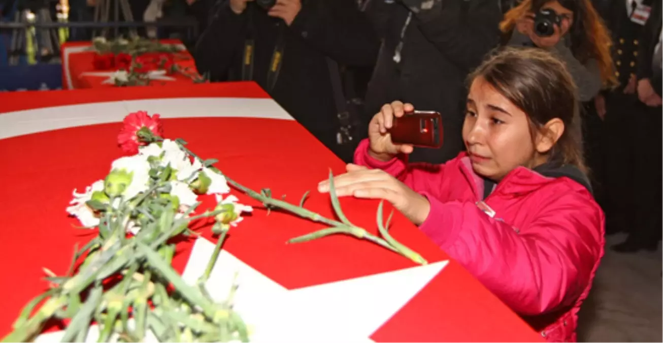 Kazada Kaybettiği Babasının Son Fotoğrafını Çekti