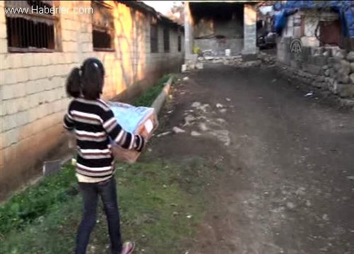 Kimse Yok Mu Derneği, Suriyelilere Tavuk Eti Dağıttı