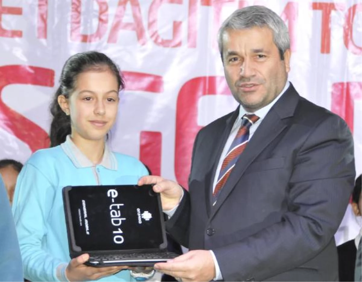 Kocaeli Belediyesi, 2 Bin 167 Tablet Bilgisayar Dağıttı