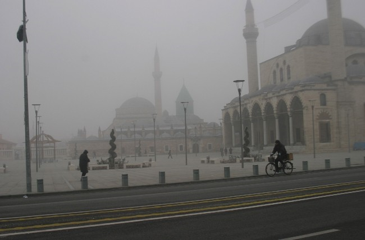 Konya\'da Yoğun Sis Ulaşımı Olumsuz Etkiledi