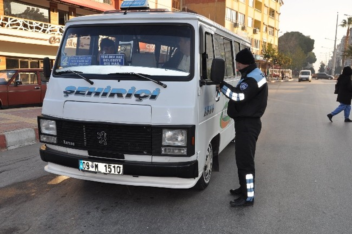 Nazilli\'de Zabıtalar Şehir İçi Minibüslerini Denetledi