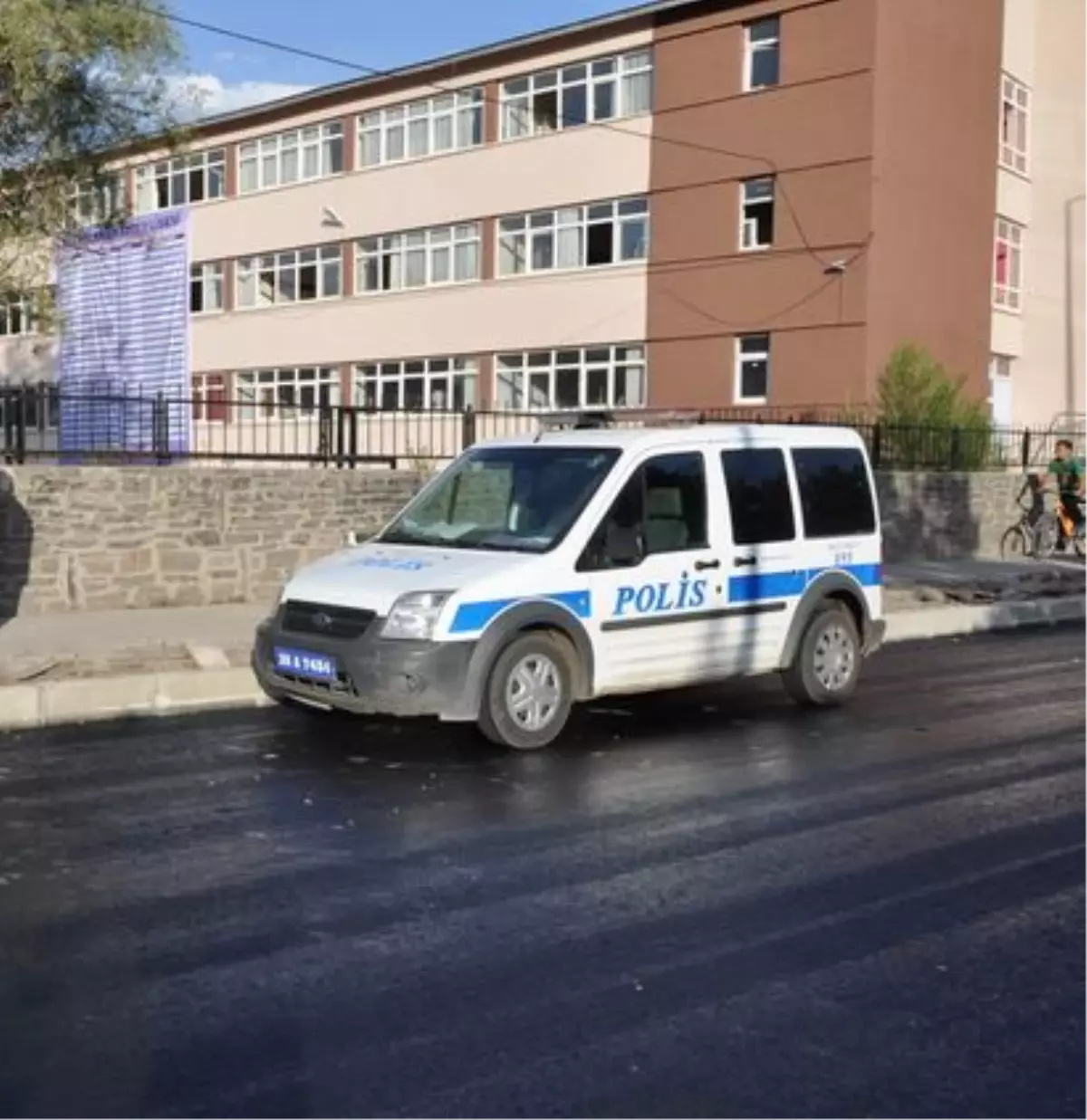 Okul Çevresinin Güvenliğini Polis Sağlıyor