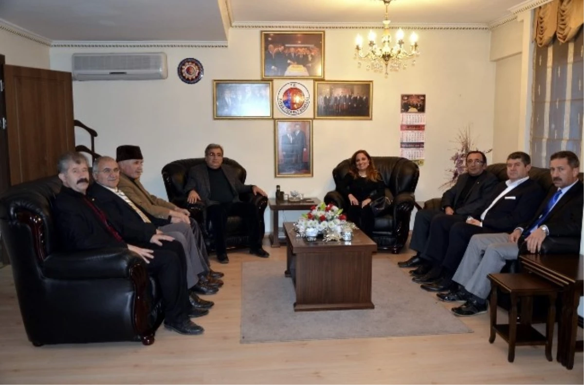 Sivaslılar Vakfı Yöneticileri Başkan Hastaoğlu\'nu Ziyaret Etti