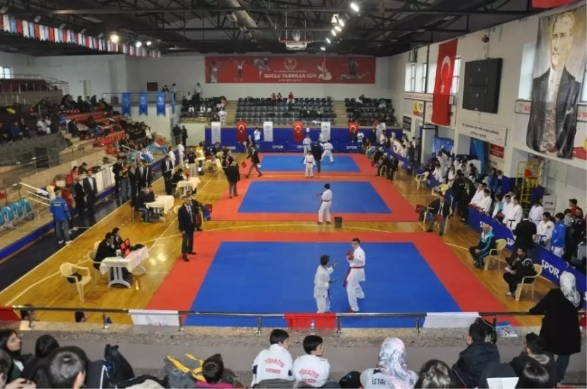 Türkiye Karate ve Milli Takımlar Seçmeleri Düzce\'de