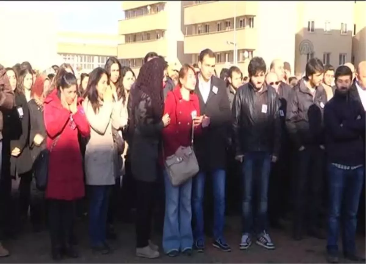 Üniversite öğrencisi Muhsine için okulunda tören -