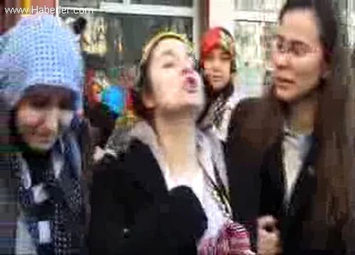 Üsteğmen Eşini Asker Selamıyla Uğurladı