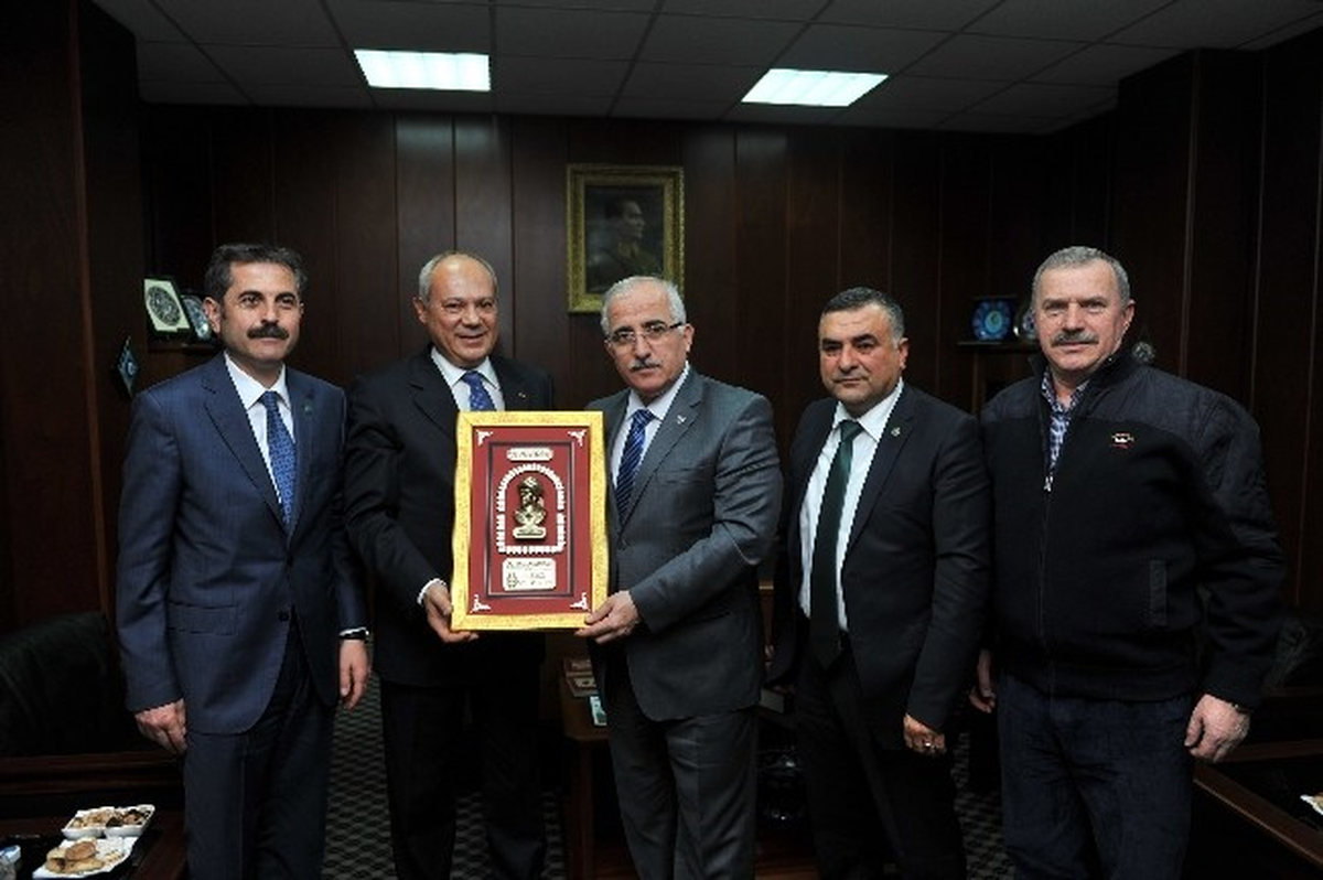 Vali Tuna, Vergi Dairesi\'ni ve Ticaret Borsası\'nı Ziyaret Etti