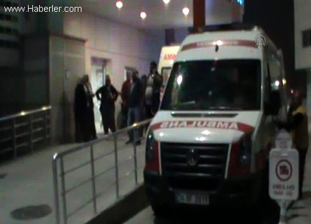 Tarsus\'ta Köy Dolmuşu Devrildi: 17 Yaralı