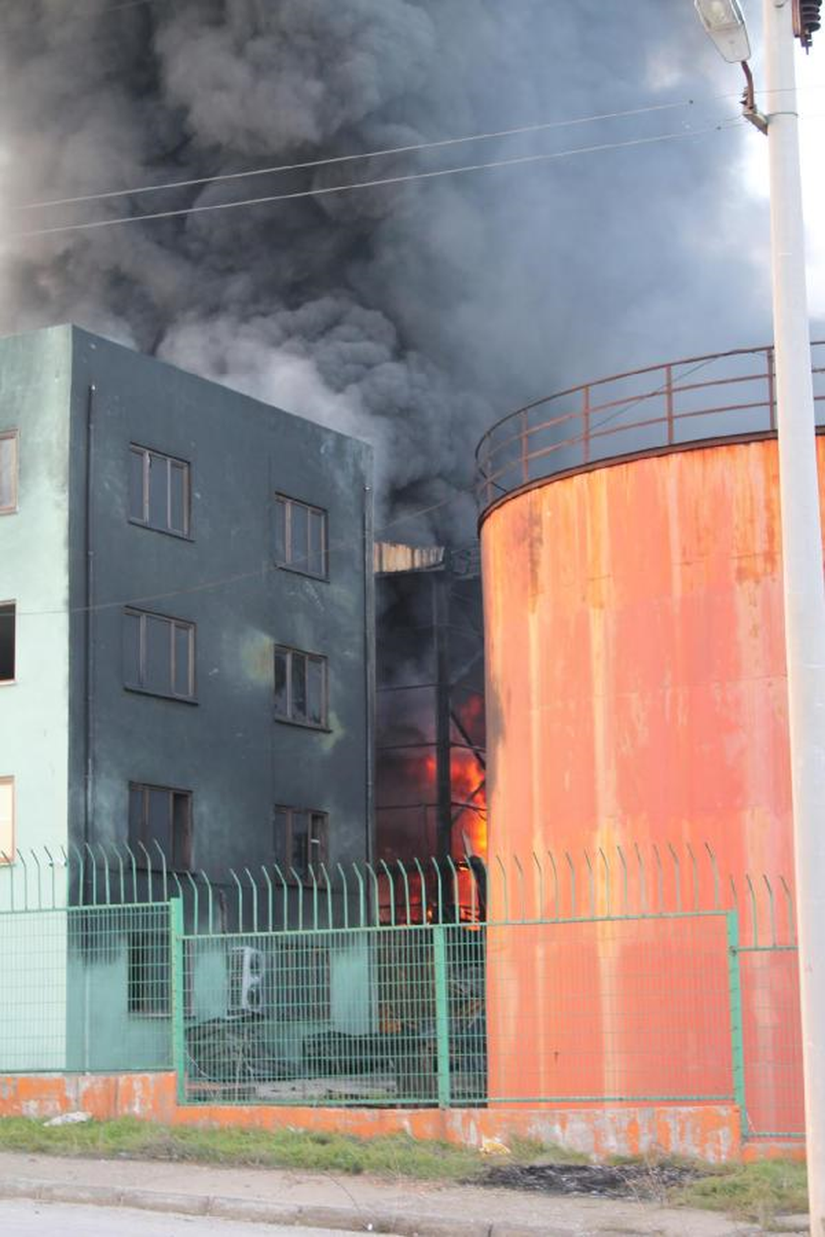 Bandırma\'da Atık Dönüşüm Fabrikasında Yangın (2)