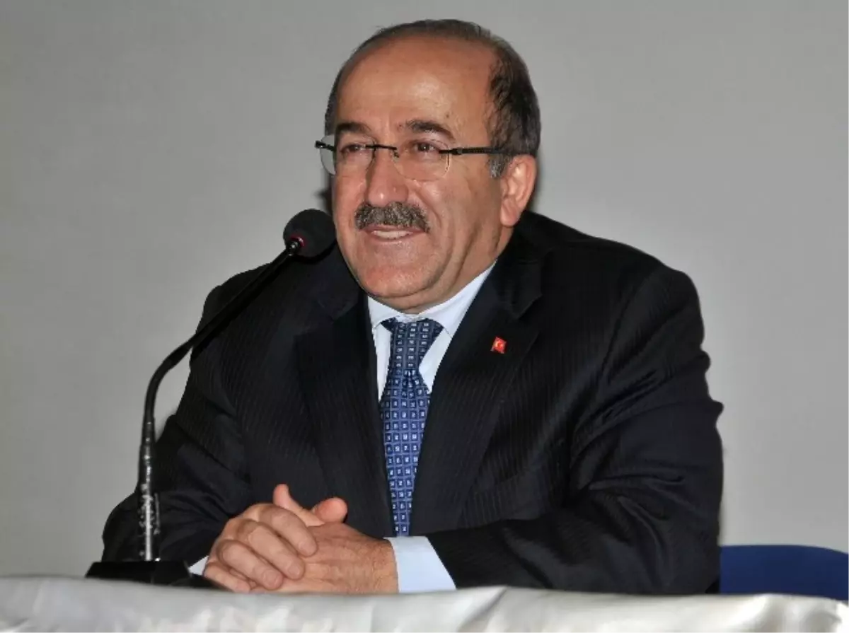 Başkan Gümrükçüoğlu, Kariyer Sohbetleri Programında Öğrencilere Konuştu