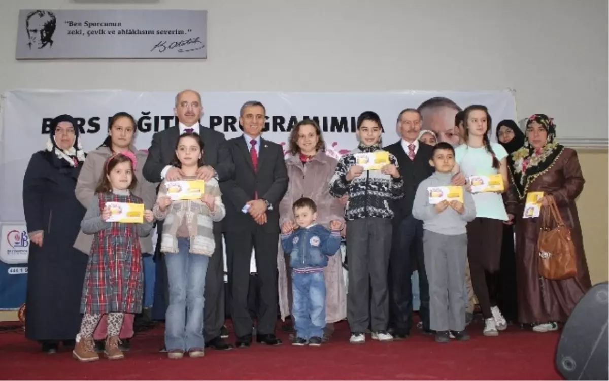 Bayrampaşa Belediyesi, 3 Bin 500 İlk ve Ortaokul Öğrencisine Burs Verdi