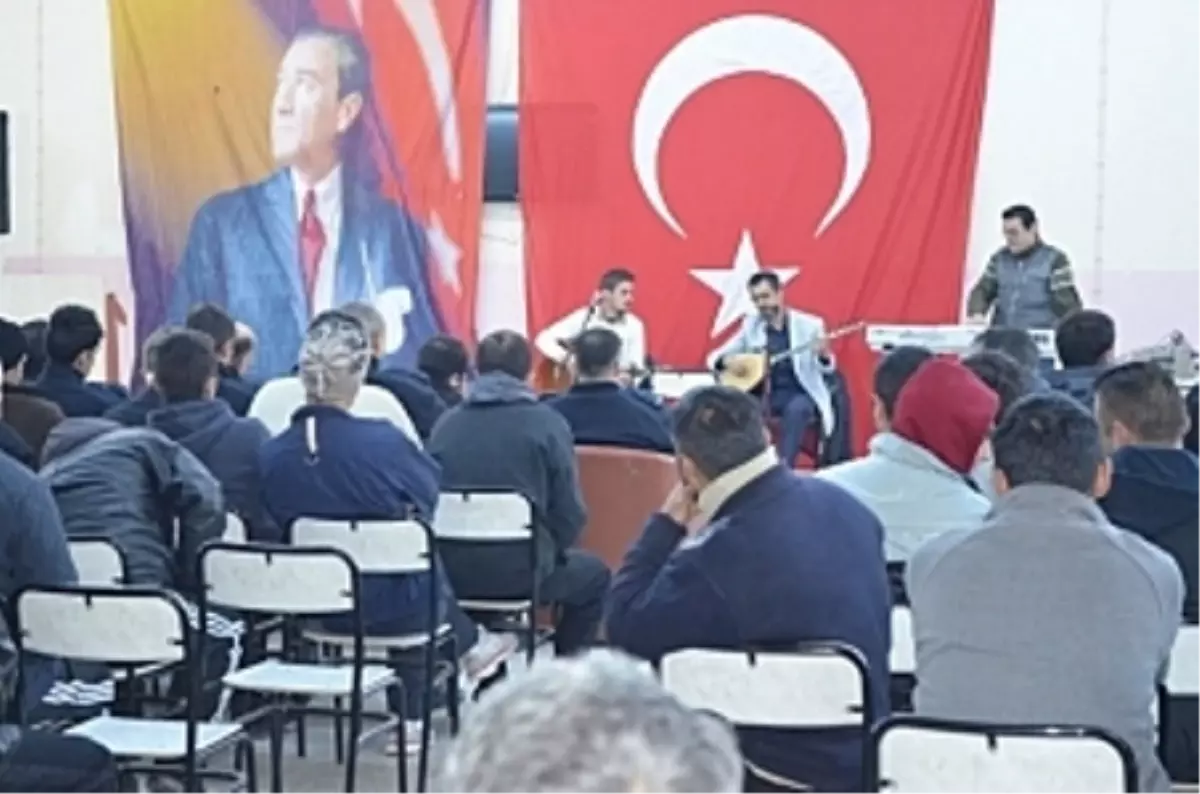 Bilecik Cezaevinde Şiir Dinletisi ve Halk Müziği Konseri