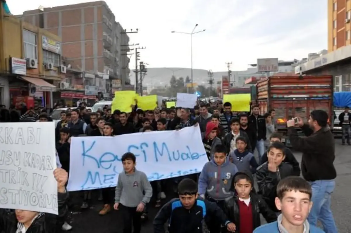 Cizre\'de Elektrik Kesintileri Protesto Edildi