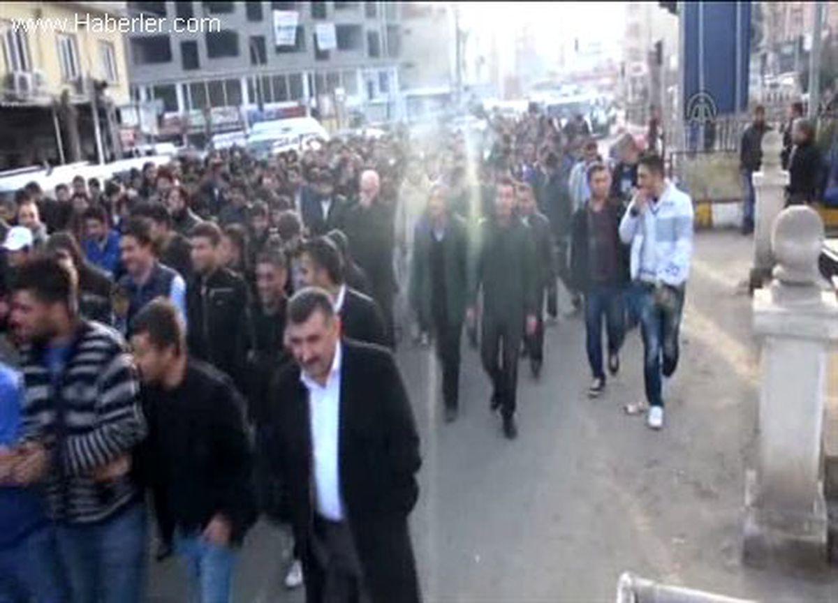 Cizre\'de elektrik kesintileri protesto edildi