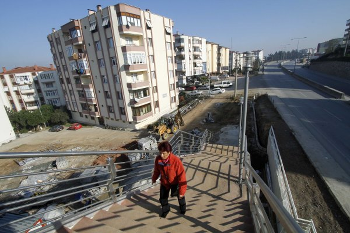 Değirmendere\'ye Yaya Köprüsünde Son Rötuşlar