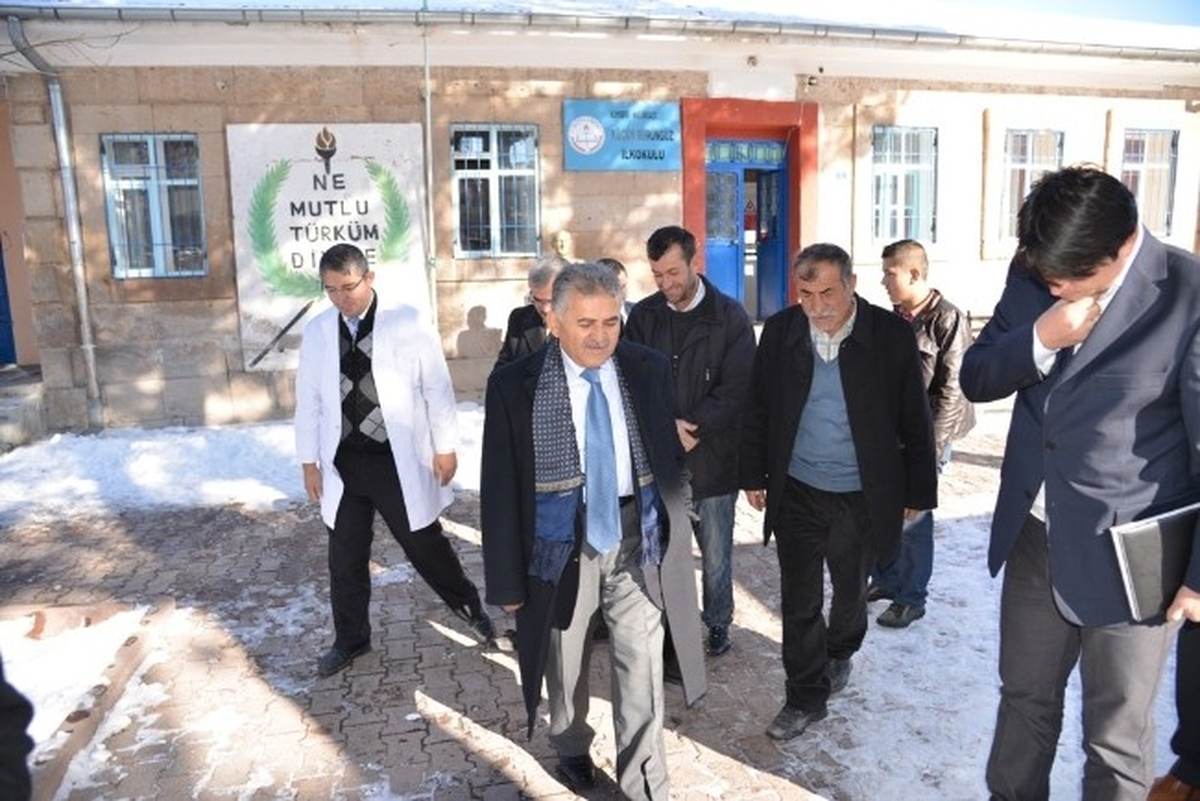Eğitimin ve Eğitimcinin Yatırım Dostu Melikgazi\'nin Küçükbürüngüz İlk Okuluna Teknik Ekibi ile...