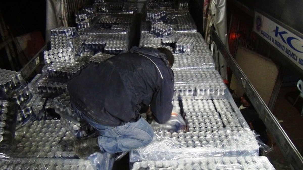 Enerji İçeceklerinin Arasında 77 Bin 830 Paket Sigara Ele Geçirildi
