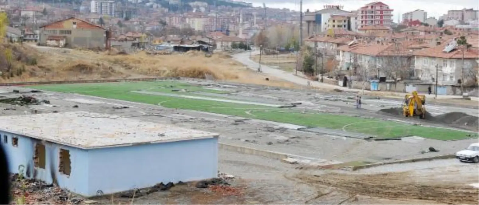 Futbol Tesisleri, İmam Hatip İçin Yıkıldı