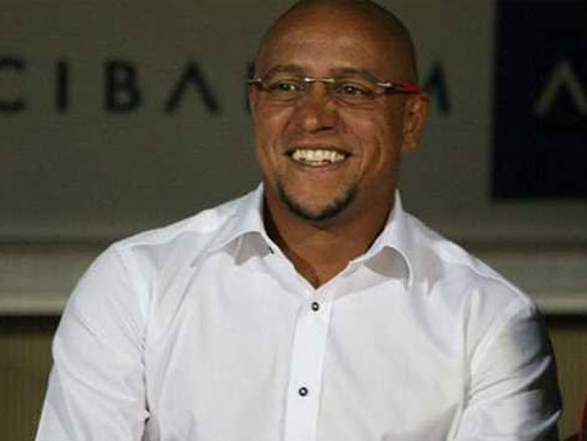 Gündüz Yeşil Sahada, Akşam Sahnede