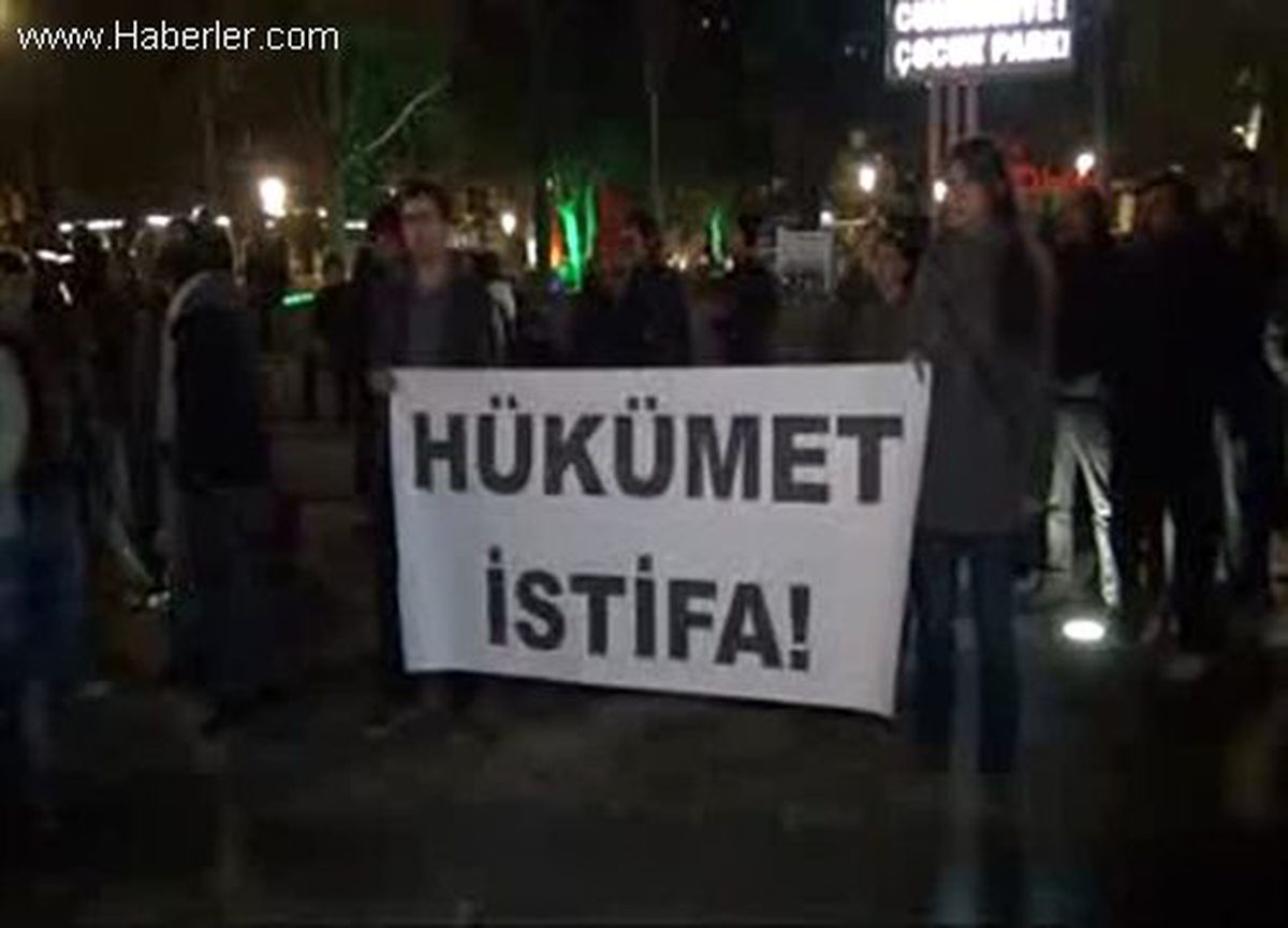 İzmit\'te \'Hükümet İstifa\' Eylemi Yapıldı