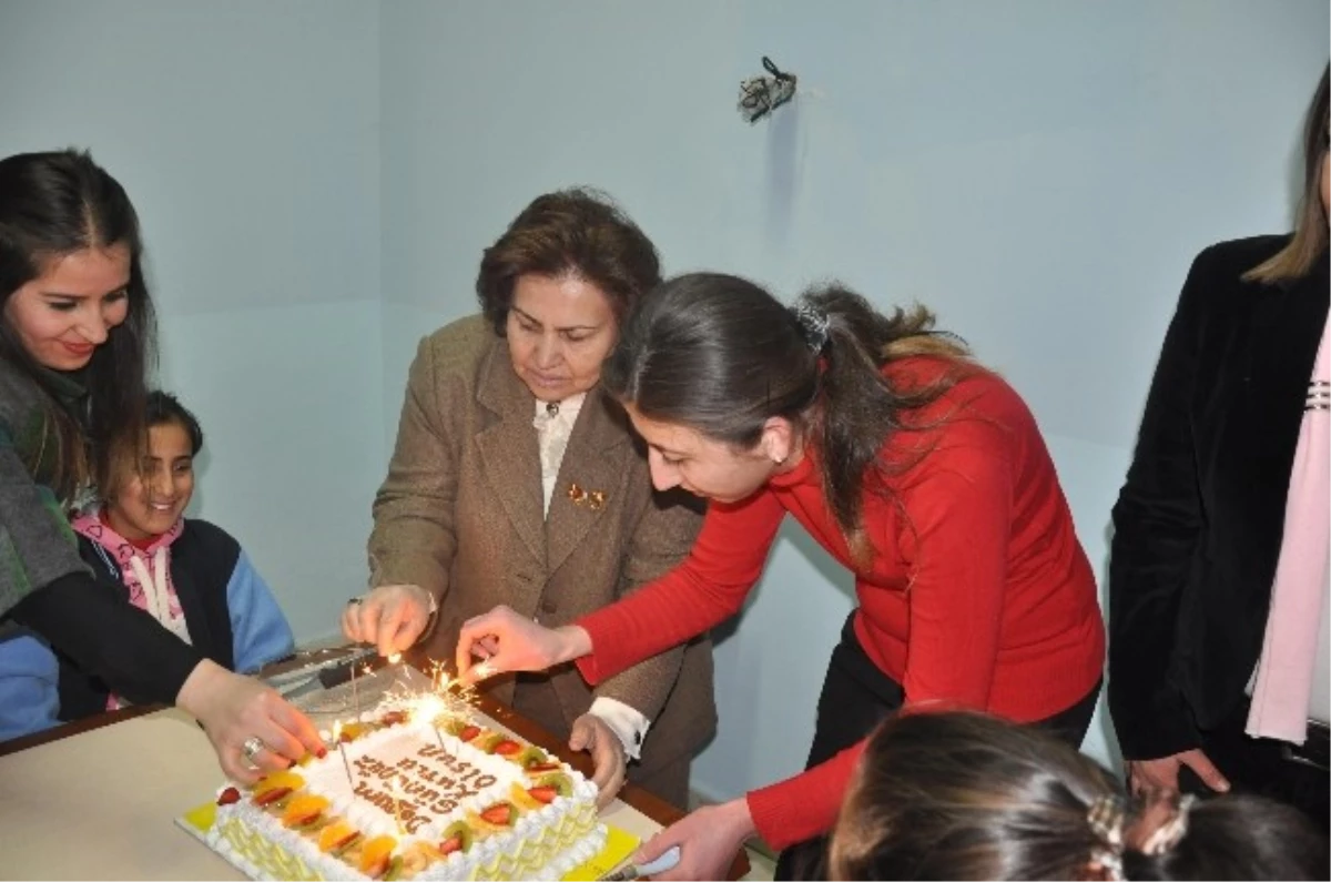 Kırıkkale\'de Zihinsel Engelli Öğrencilerin Doğum Günü Kutlandı