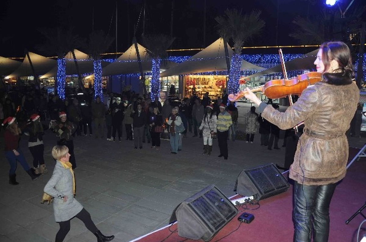 Kuşadası Belediyesi\'nden Christmas Kutlaması