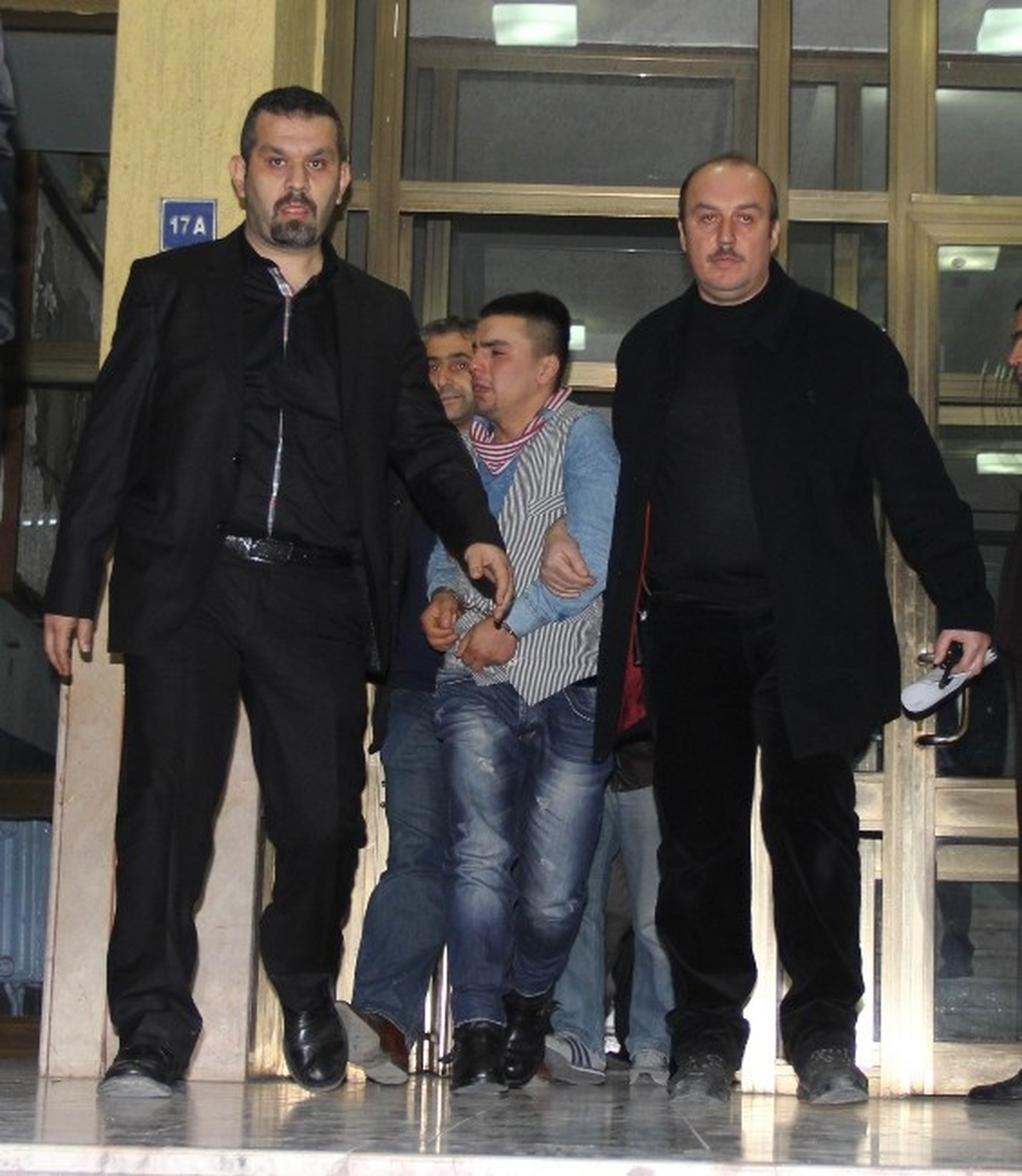Lise Öğrencisini Öldüren Genç Ağlayarak Cezaevine Gitti