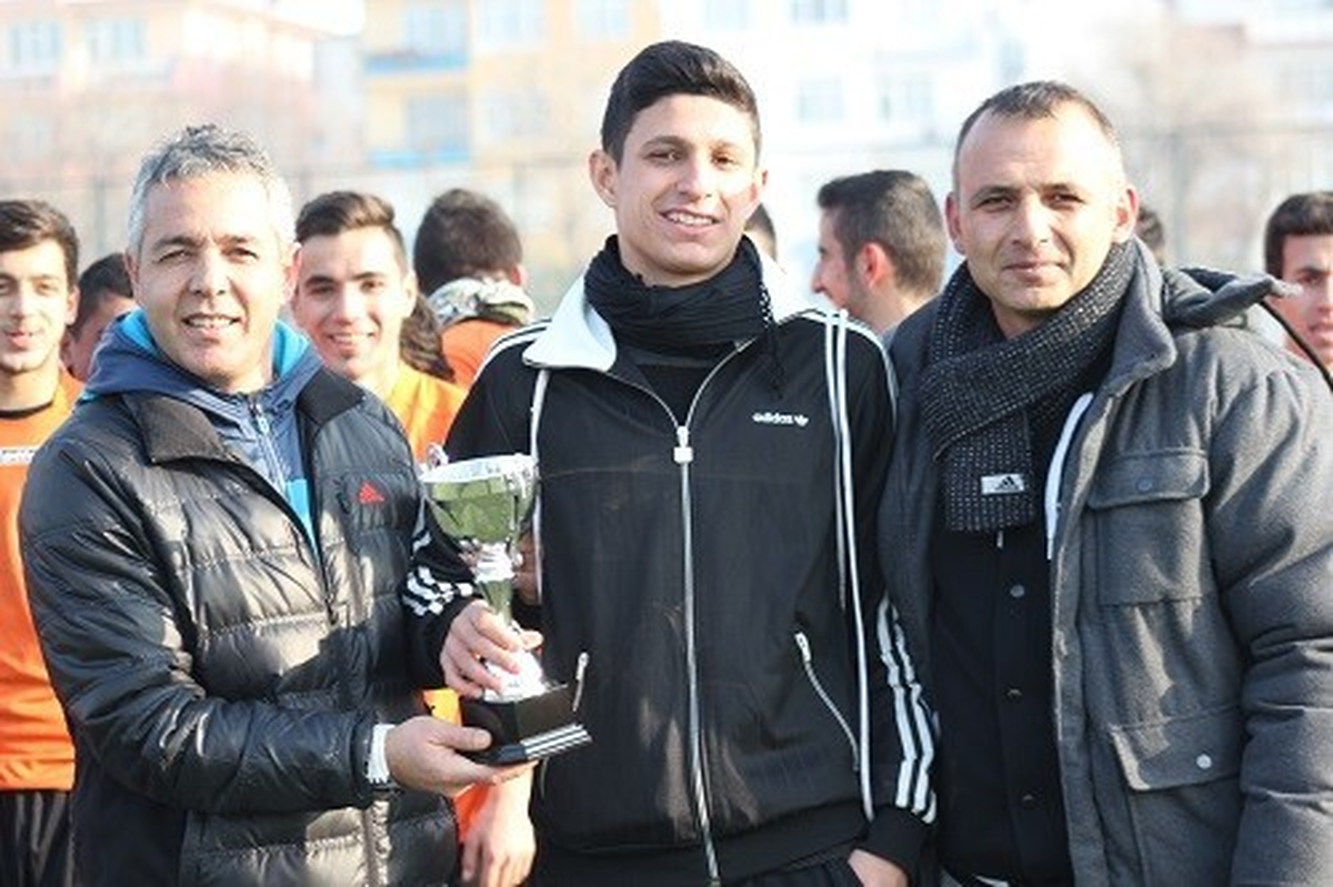 Liseler Arası Genç Erkekler Futbol Şampiyonasında Arif Molu Tek. ve Eml. Şampiyon Oldu