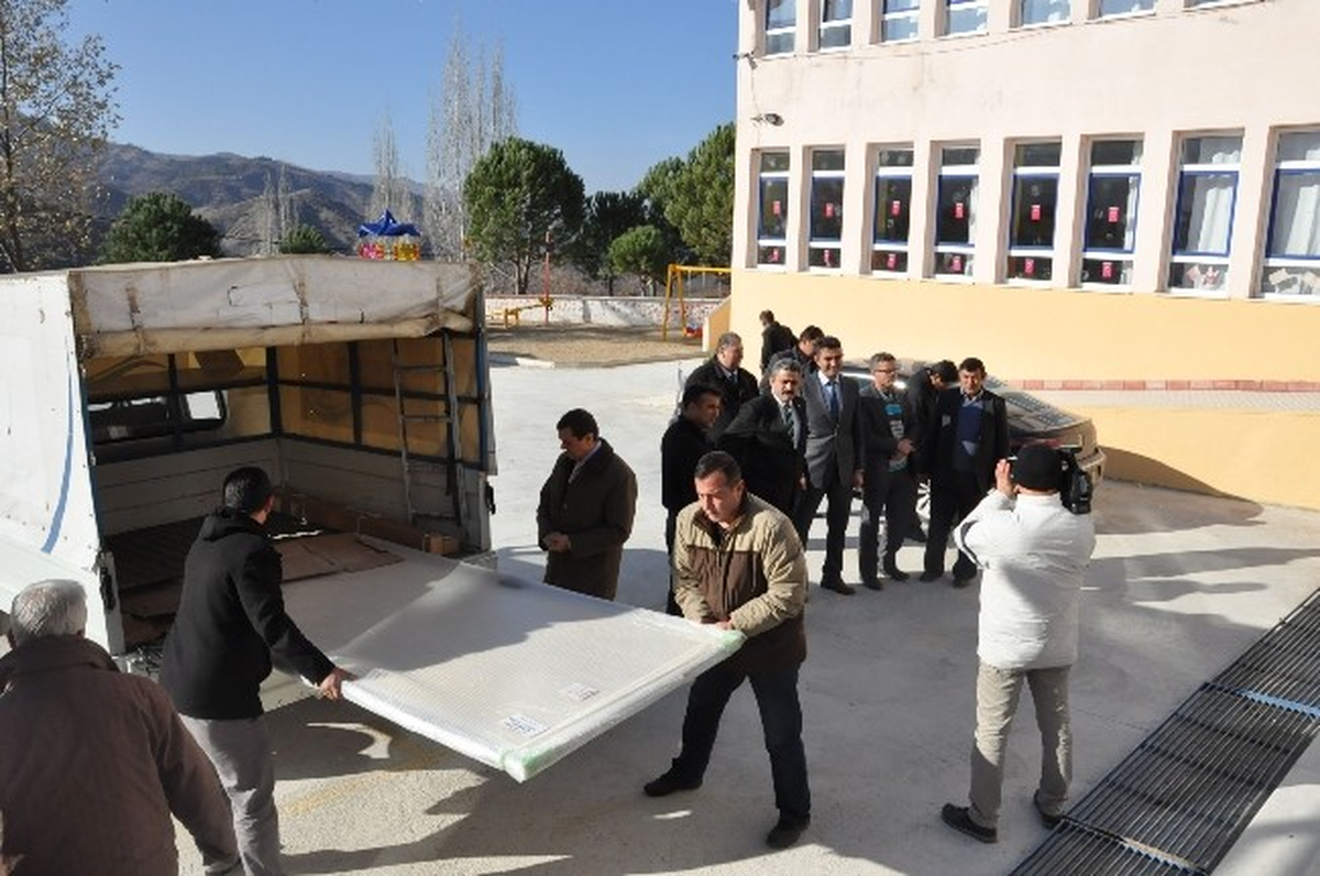 Nazilli Belediyesi\'nden Köy Okuluna Destek