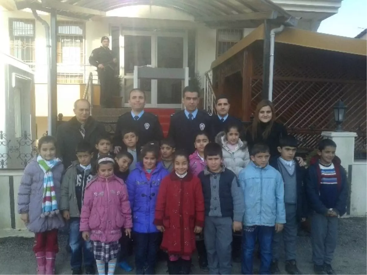 Öğrenciler, Polis Merkezini Ziyaret Etti