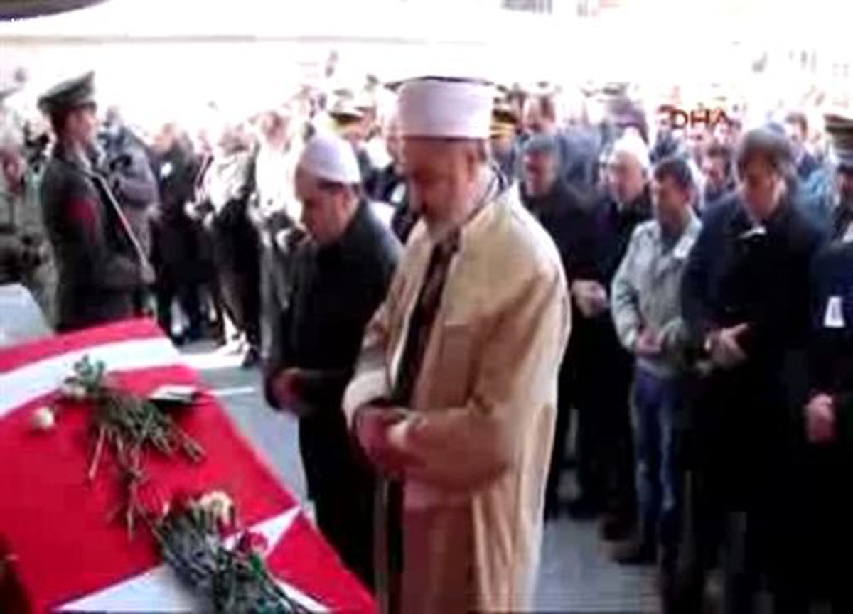 Şehit Er, Erzurum\'da Gözyaşlarıyla Toprağa Verildi