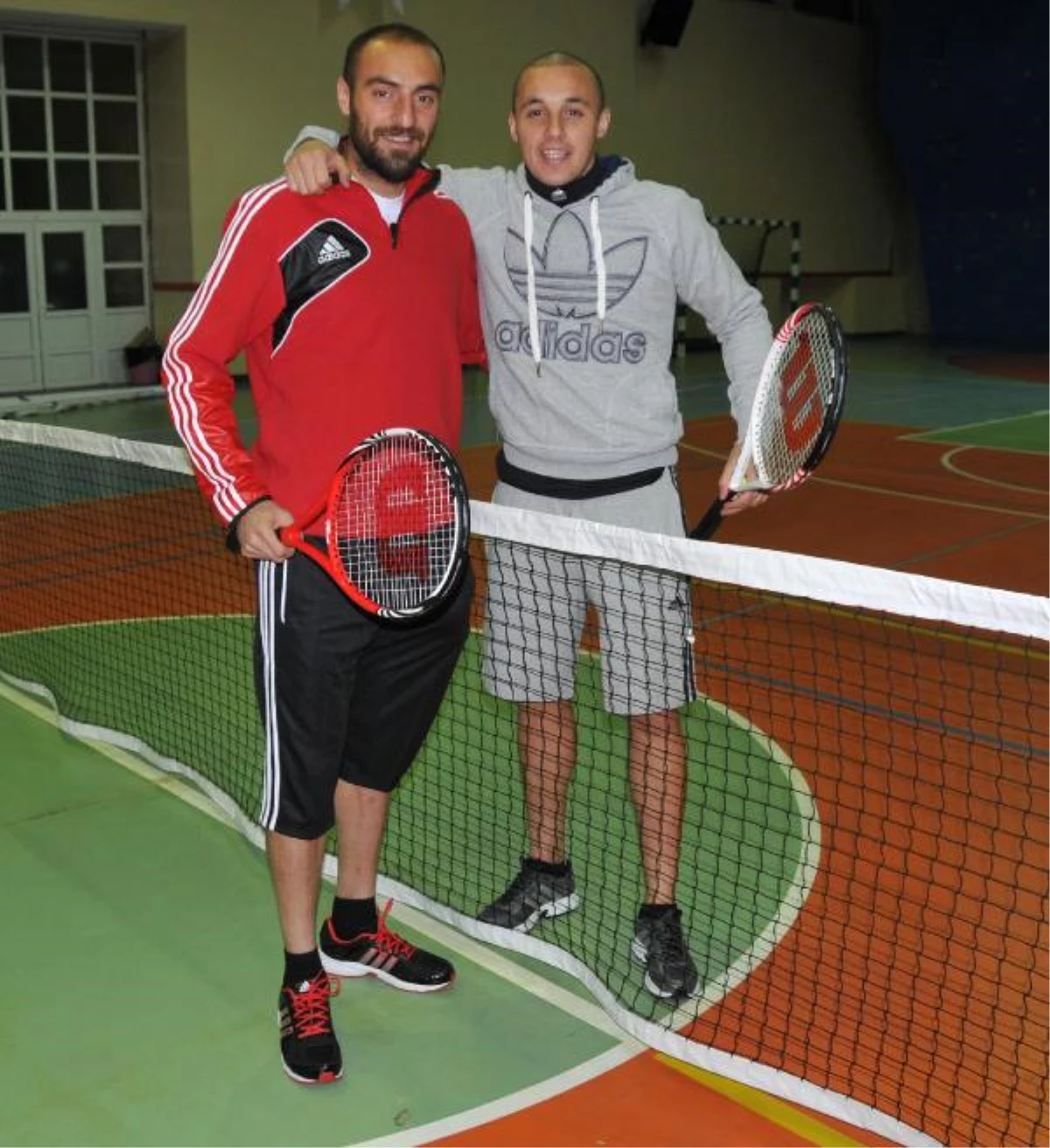 Sivassporlu Kadir\'le Aatıf Tenis Oynadı