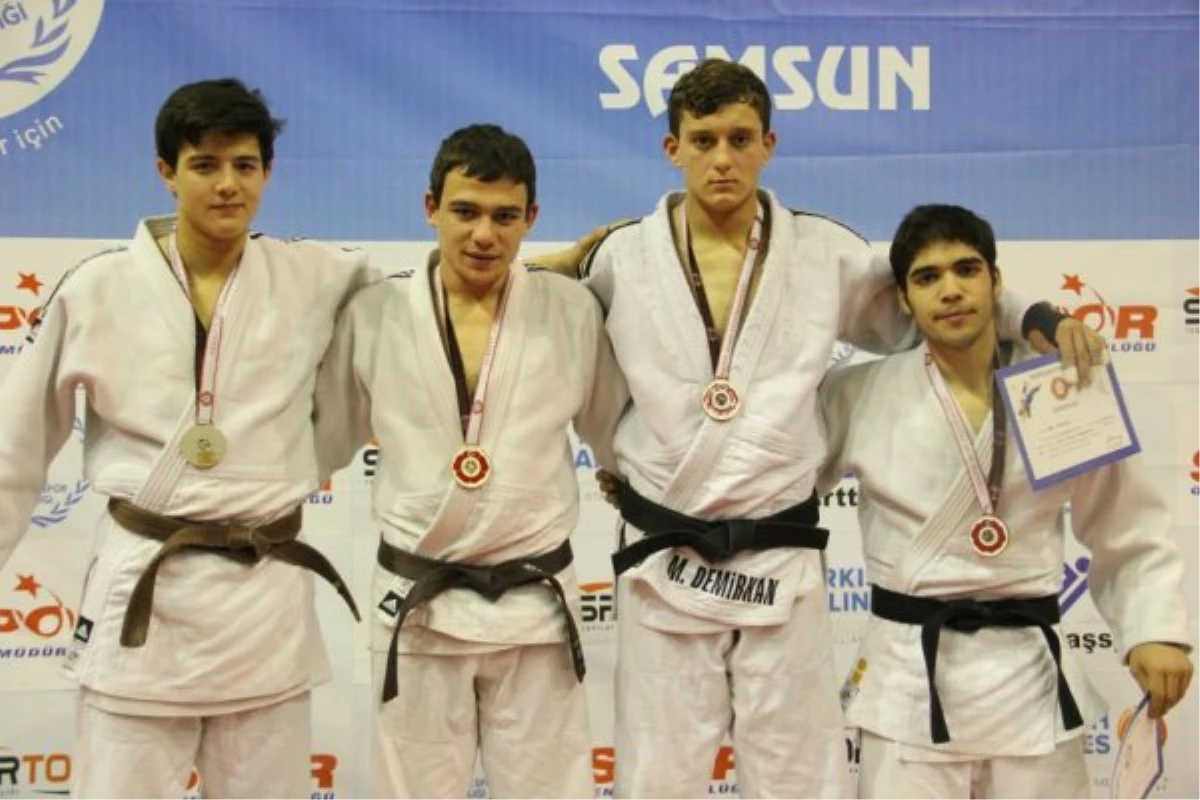 Ümit judocular, Samsun\'dan Beş Madalya ile Döndü