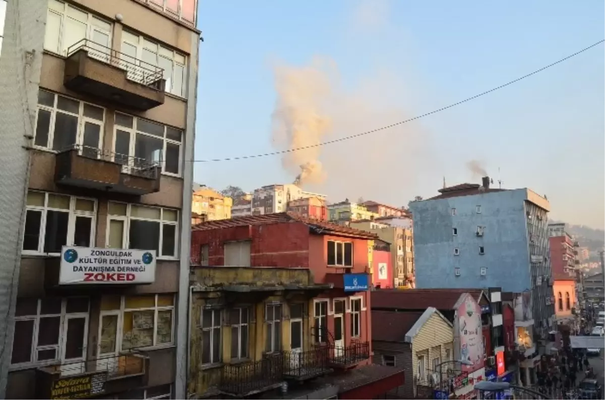 Zonguldaklı Kendi Evinden Çıkan Dumanı Soluyor