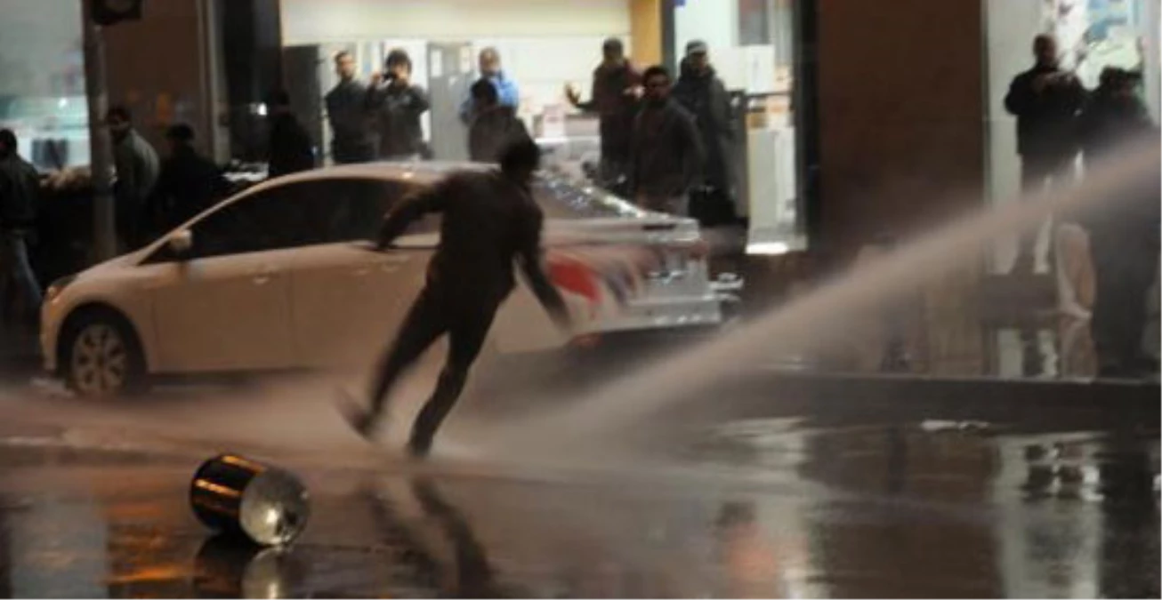 Adana\'daki Protestoya Polis Müdahalesi