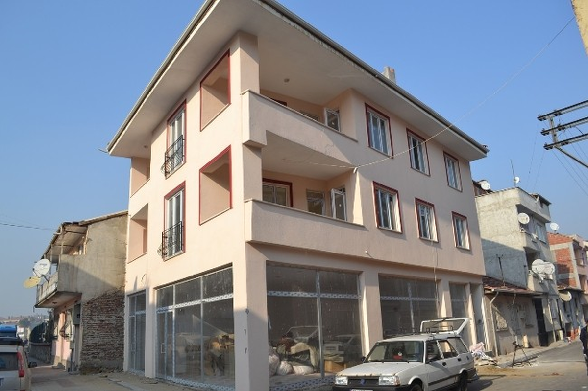 Çatıdan Düşen Mermerci Hayatını Kaybetti