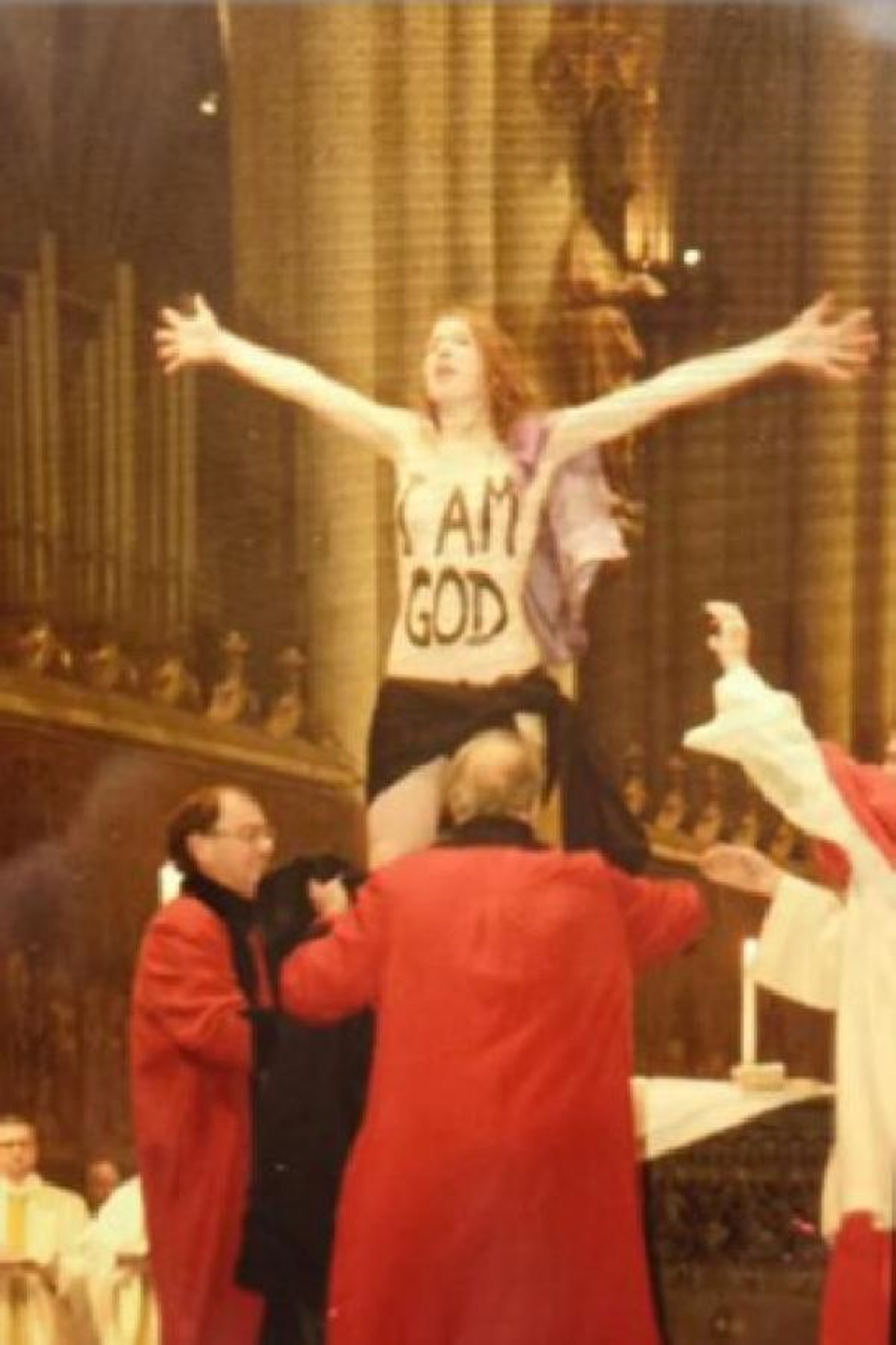 Femen Bu Kez Dünyaca Ünlü Köln Katedralindeki Noel Ayinini Bastı