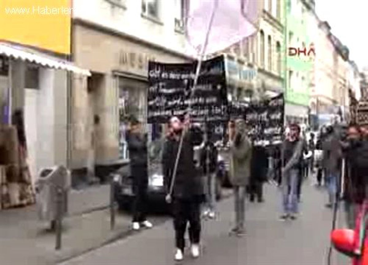 Iraklı Şii\'ler Köln\'de Yürüdü