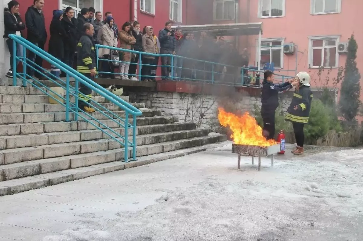 Bartın\'da İtfaiyeden Acil Servis Personeline Yangın Eğitimi