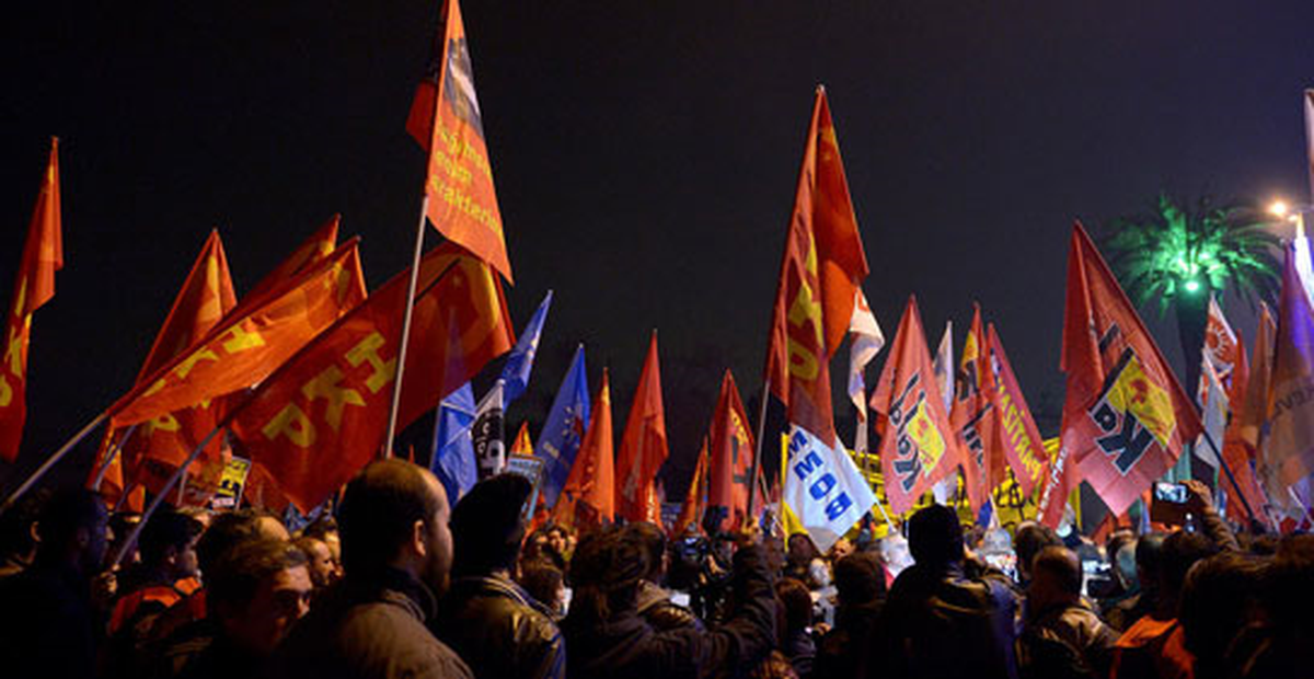 İzmir\'de \'Bakanlar Yetmez, Hükümet İstifa\' Eylemi Yapıldı