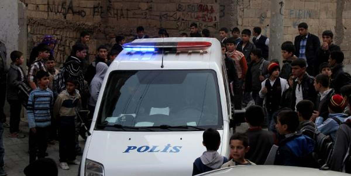 Liselilerin Kavgasını Polis Engelledi