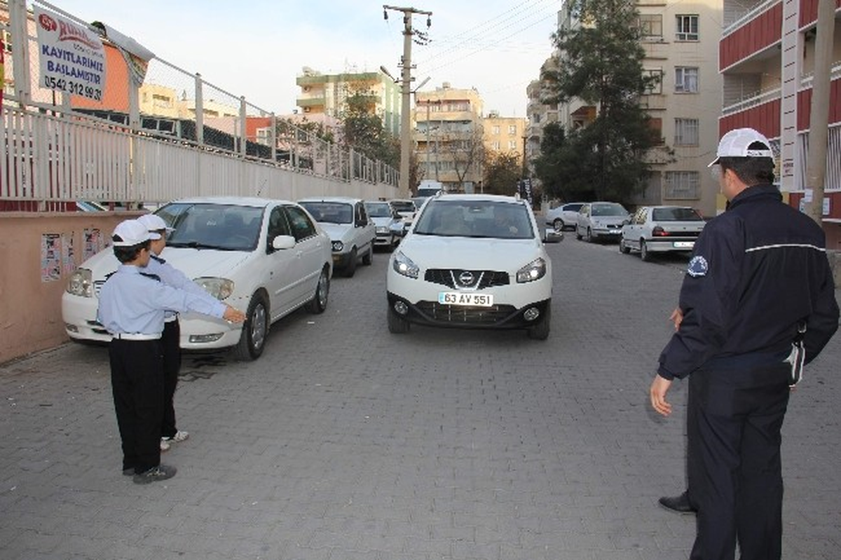 Özel Haber) Küçük Öğrenciler, Emniyet Kemeri Denetlemesi Yaptı