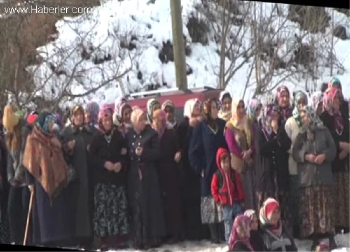Torul\'daki Kazada Ölen 3 Kişi, Toprağa Verildi
