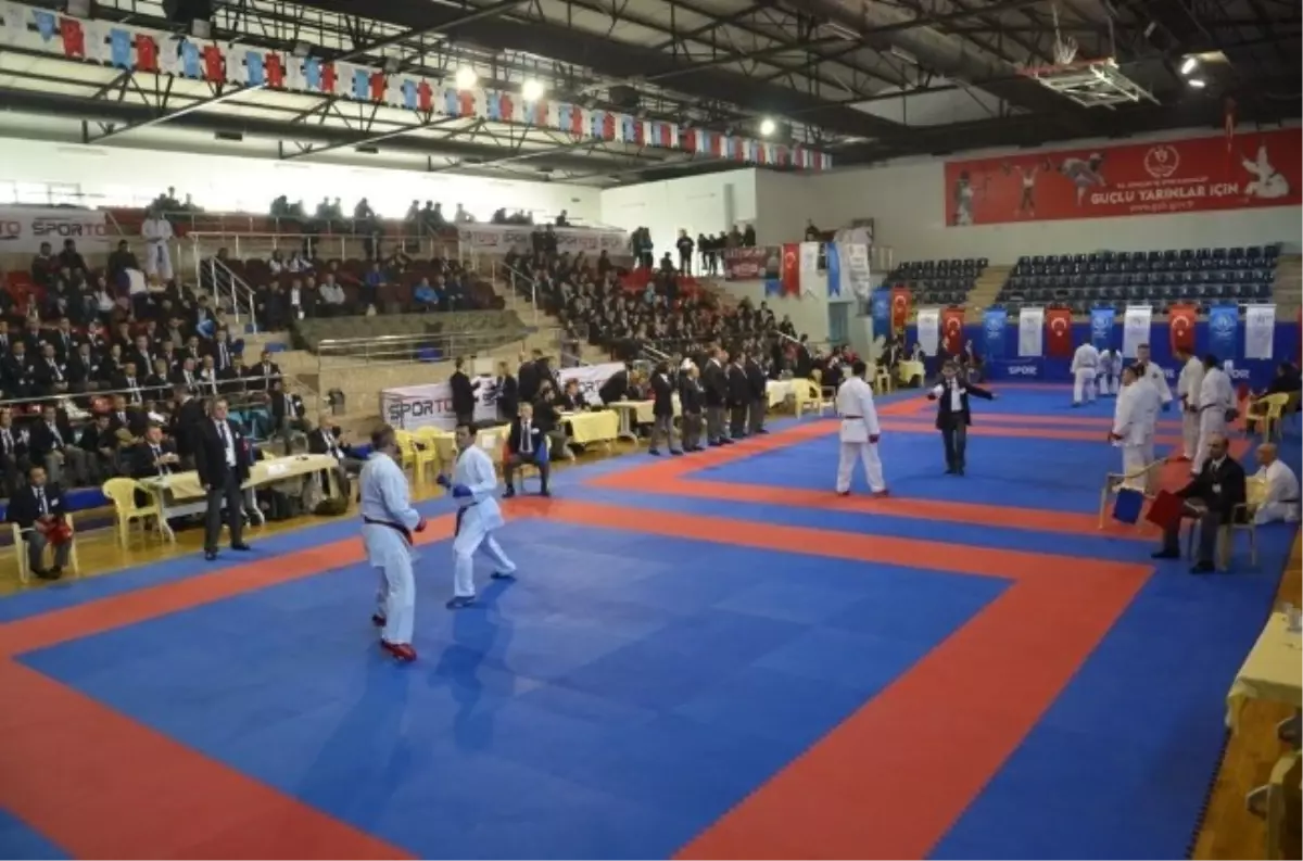 Türkiye Veteranlar Karate Şampiyonası Düzce\'de Başladı