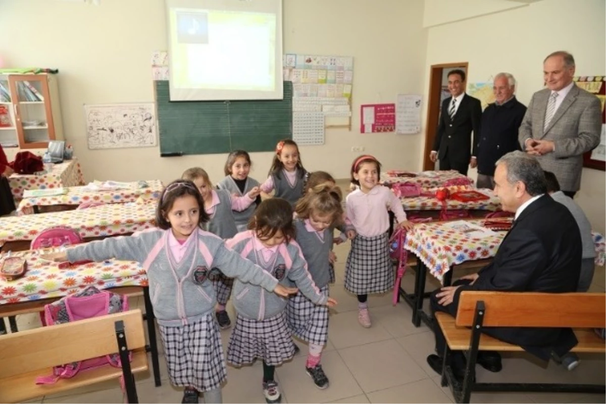 Vali Mustafa Büyük Okulları Gezdi