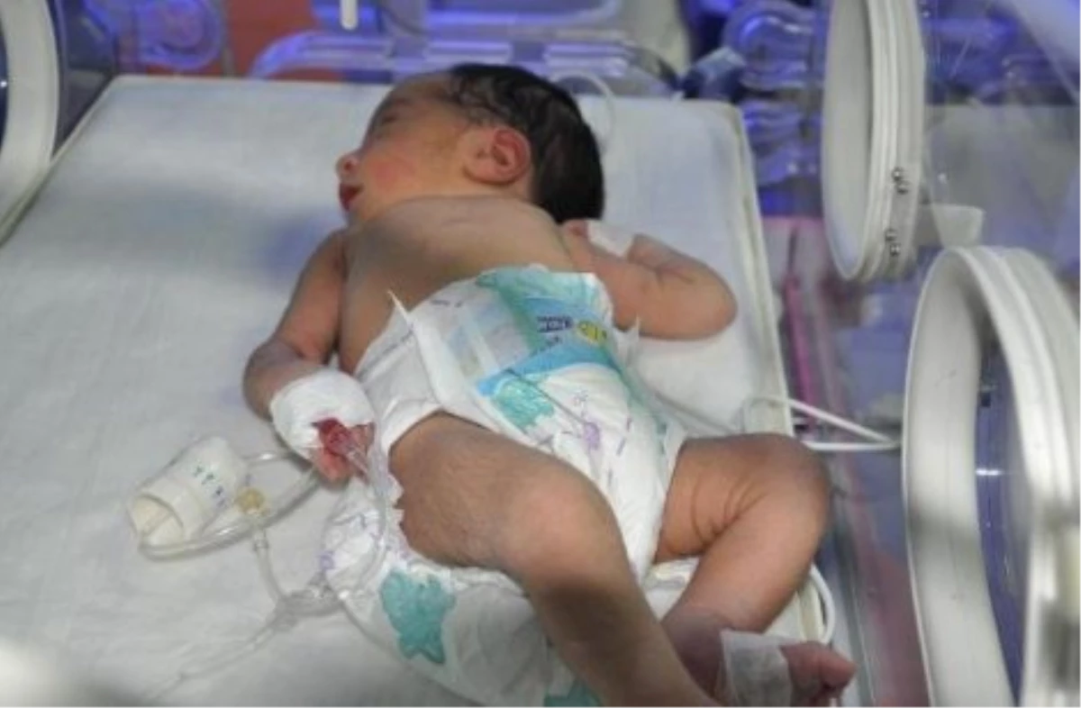 Serik\'te Yeni Doğan Bebek, Cami Avlusuna Bırakıldı