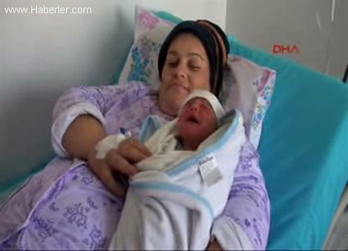 140 Kiloluk Kadın Hayatını Riske Atıp Anne Oldu