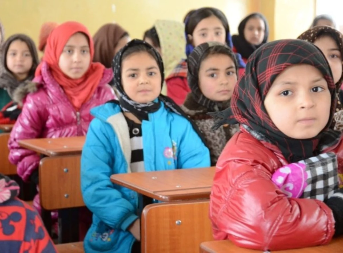 Afganistan\'da Eğitime Destek Devam Ediyor
