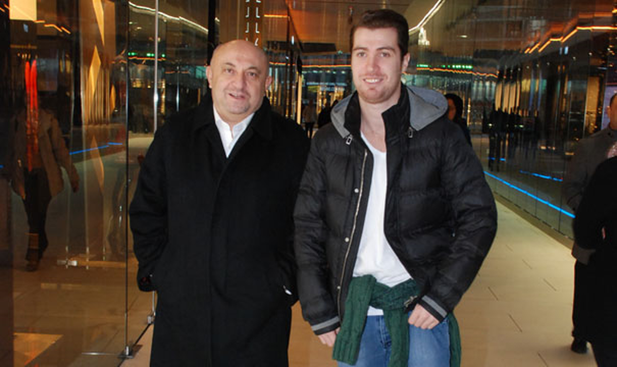 Baba-oğul Yemekte